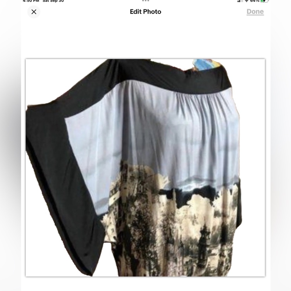 BCBGMaxazria Tunic cityscape print Caftan bay wing sleeve color grnochereco XS